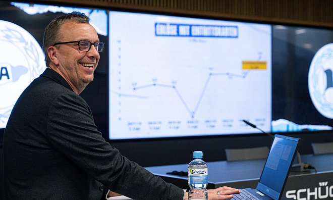 Arminias kaufmännischer Geschäftsfüher Christoph Wortmann konnte positive Finanzkennzahlen präsentieren. - Teresa Kroeger