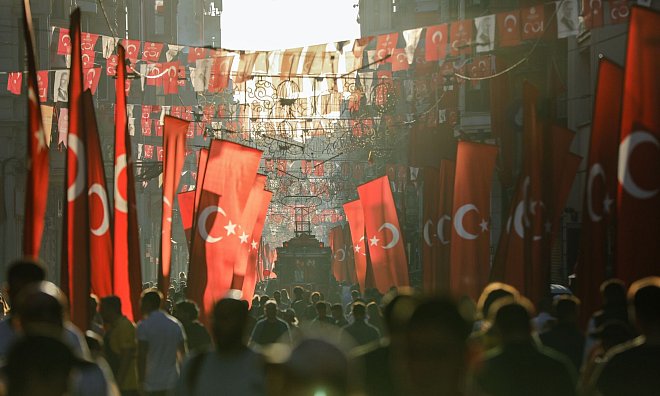 Eine Lebensmittelvergiftung könnte zum Tod von Mutter und Kindern geführt haben. (Symbolbild) - Ibrahim Oner/SOPA Images via ZUMA Press Wire/dpa