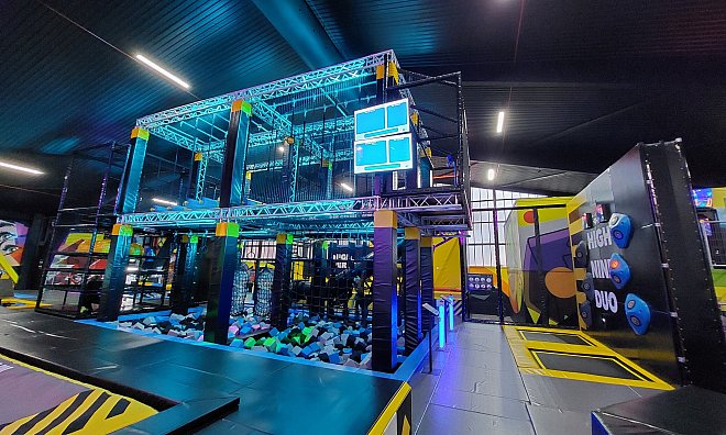 Im Mega Bounce Minden gibt es 17 Attraktionen, unter anderem einen Ninja-Parcours. - Mindoortainment