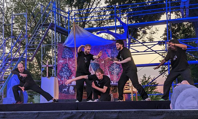 Die Einlagen der Breakdance-Gruppe Last Action Heroes sind Highlights der Inszenierung. - Burkhard Battran