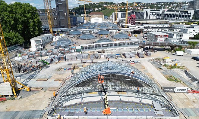 Am Tiefbahnhof Stuttgart 21 werden Ende des kommenden Jahres wohl nicht wie geplant die ersten Fernzüge halten. (Archivbild) - Bernd Weißbrod/dpa