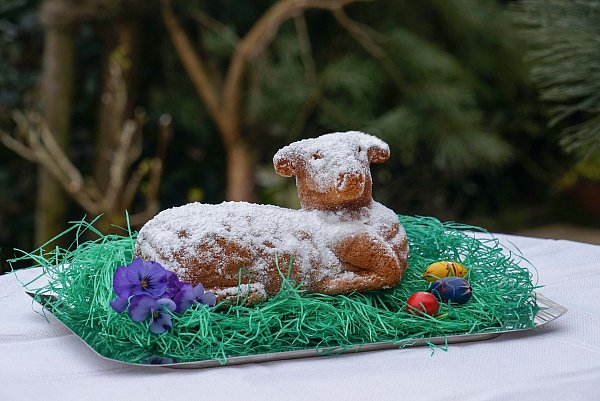 Das Osterlamm wird traditionell zu Ostern gebacken und gegessen. - © Symbolbild: Pixabay