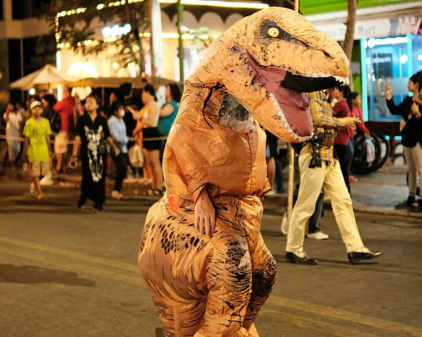 Das Dinosaurier-Kostüm ist vor allem für jene Halloween-Fans spannend, die keine Lust auf viel Aufwand haben. - © Symbolbild: Unsplash