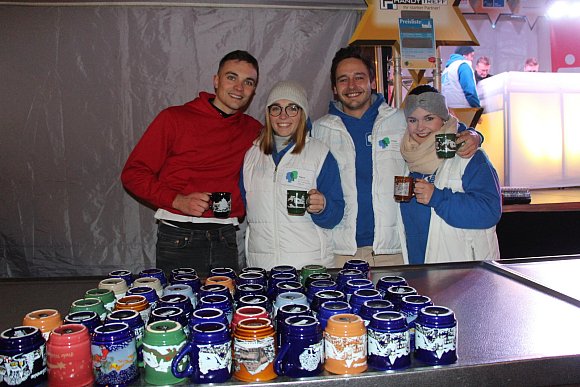 Zeigten am Wochenende ehrenamtlichen Einsatz: v.l. Malte Schulz, Annika Tiemann sowie Julian und Marilena Ritzmann. - © Myriam Domke-Feiner