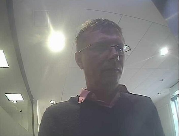 Die Polizei Minden-Lübbecke fragt: Wer kennt diesen mutmaßlichen Betrüger oder kann Angaben zu dessen aktuellen Aufenthalt machen? - © Eike J. Horstmann