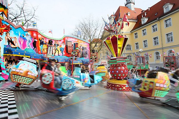 Der Breakdancer ist fester Bestandtteil des Volksfests in Herford. - © Frank-Michael Kiel-Steinkamp