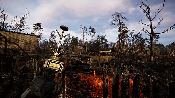 Ein Stalker erkundet die gefährliche Zone, bewaffnet mit einem Strahlungsmesser, während verfallene Relikte der Vergangenheit im Hintergrund lauern. - © GSC Game World