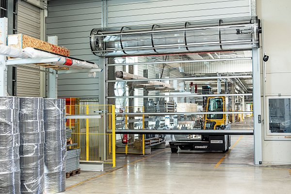 Das schnellste Industrie-Schnelllauftor der Welt stammt laut Rekord-Institut vom Steinhagener Unternehmen Hörmann. - © Hörmann