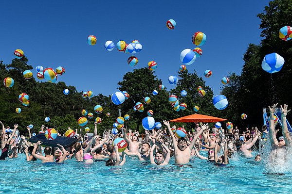 Derzeit ist es ungewöhnlich warm in Bielefeld. Das bringt auch immer wieder Gewitter mit sich. Die Unwetterzentrale hat eine Warnung herausgegeben. - © Themenfoto Christian Weische