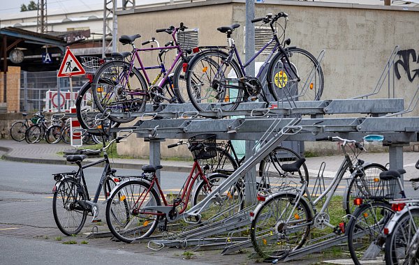 Wer mit dem Rad zu Libori kommt, findet zusätzliche Fahrradabstellflächen in der Paderborner City vor. - © Niklas Tüns