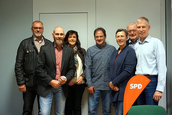 Der Lübbecker SPD-Stadtverband steht zur Politik von Bürgermeister Frank Haberbosch (r.) und wendet sich gegen die „Anti-Haltung" ?anderer Parteien. - © Michael Grundmeier