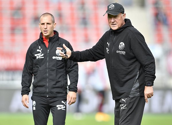 Gerhard Kleppinger (r.) und Stefan Kulovits werden den SV Sandhausen beim Gastspiel in Paderborn coachen. - © picture alliance