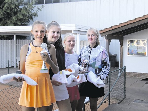 Die Besten bei den U16-Mächen: Victoria Veloso (v.l.), Greta Behrens, Luna Habighorst und Paula Blaschke. Fotos (2): TC Dielingen - © TC Dielingen