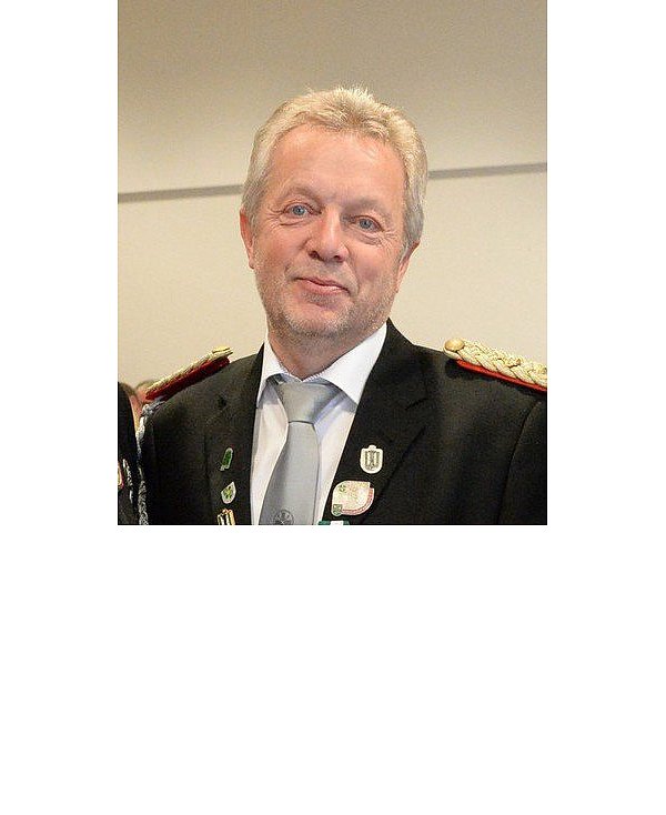Schützenbruder des Jahres: Diese besondere Ehre wurde Alfons Siggemann zuteil, der sich über die Auszeichnung freute. - © Andreas Eickhoff