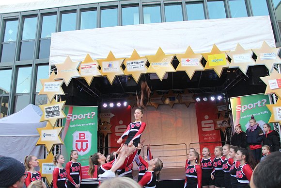 Der BTW zeigte vor und auf der Bühne, welche Vielfalt die einzelnen Sparten zu bieten haben. - © Myriam Domke-Feiner