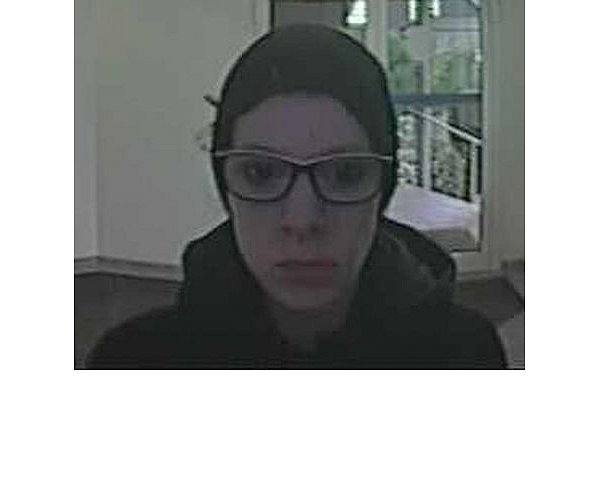 Die Karte wurde nach dem Diebstahl insgesamt viermal von einer Unbekannten verwendet. - © Polizei Minden-Lübbecke