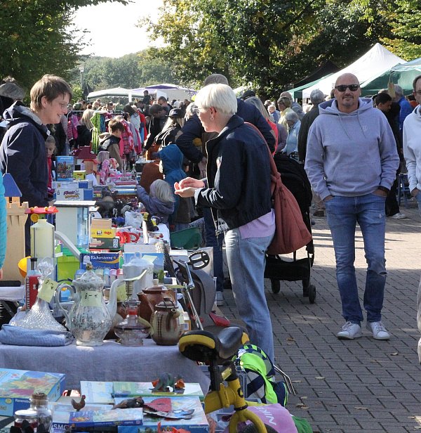 Die Marktmeile beim Apfelfest - im vergangenen Jahr herrschte reges Treiben. - © Arichv Klaus Frensing