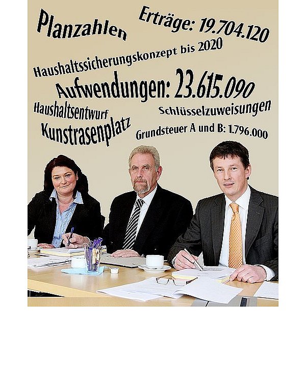 Wochen und Monate lang haben Britta Jenniches, Hans-Jürgen Finkemeier und Bernd Dumcke (v.l.) über den Haushalt gebrütet. Gestern brachten sie einen Entwurf des Werkes aus Zahlen und Fachbegriffen in den Rat ein. - © FOTO: ANDREAS SUNDERMEIER/MONTAGE: THOMAS GRUNDMANN