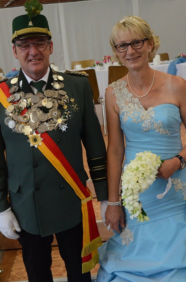 Regentenpaar: Heiner Driller und Petra Seel gebührt die Königswürde. - © DIETMAR GRÖBING