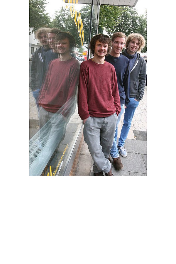 Bassist Max Preiß, Gitarrist und Sänger Justin Koltzsch und Schlagzeuger Nico Janßen covern keine Songs. Sie singen ihre eigenen. Foto: Christina Zimmermann