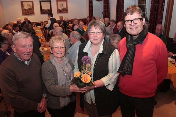 Als gutes Team wiedergewählt: Kassierer Heinz Gräfe (v.l.), die 1. Vorsitzende Annegret Richter, Schriftführerin Sigrid Büscher und der 2. Vorsitzende Ulrich Gressog bilden auch weiterhin den Vorstand des Obst- und Gartenbauvereins Lenzinghausen. FOTO: ALEXANDRA WILKE - © Alexandra Wilke