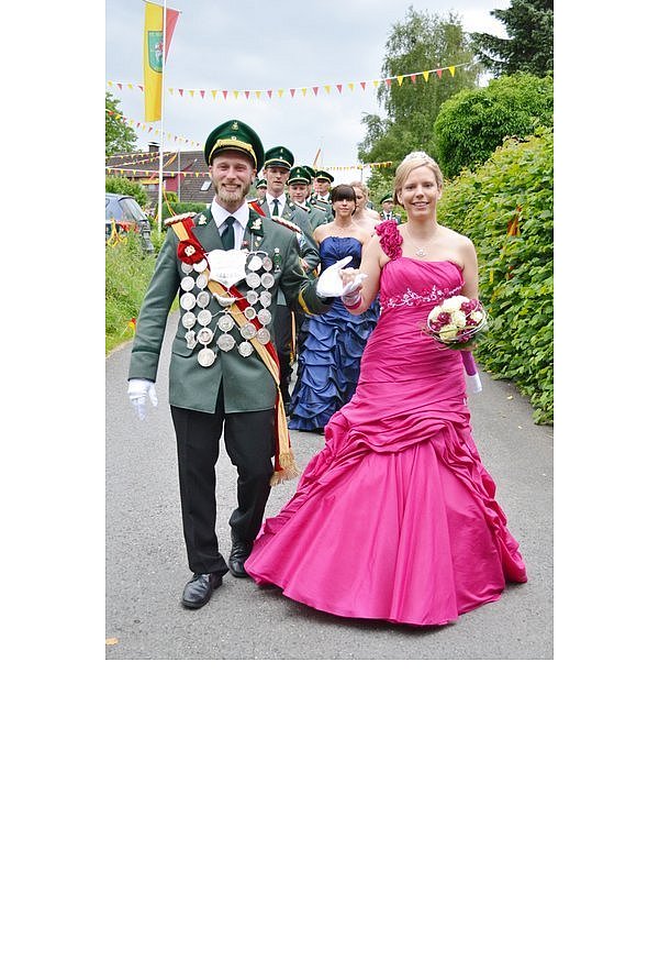Stefan und Milena Wirth standen im Mittelpunkt des diesjährigen Schützenfestes in Reelsen. - © FOTO: RIETHMÜLLER