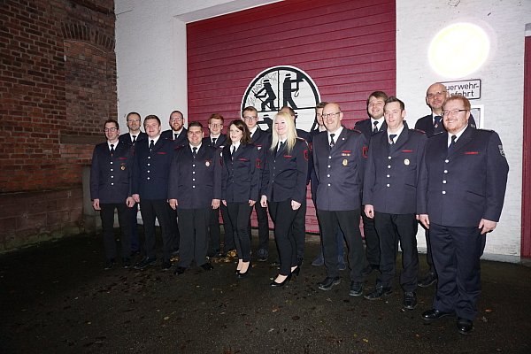 Die Löschgruppe Amelunxen. - © Tobias Brähler