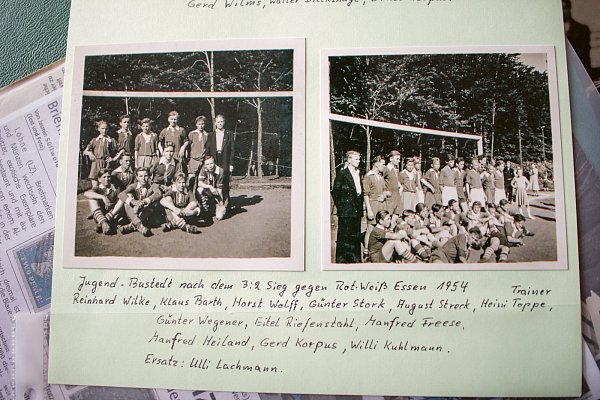 Schöne Erinnerungen: Bilder vom Spiel der Jugendmannschaft der SG Bustedt gegen RW Essen aus dem Jahr 1954.