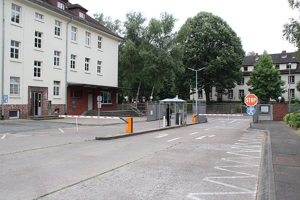 Wird vorübergehend stillgelegt: Die derzeit noch aktive Wache wird deaktiviert, sobald die neue Kontrollstelle an der Nordausfahrt in Betrieb genommen wird. - © Amina Vieth