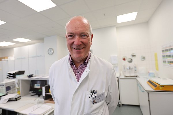 Franz-Josef Schmitz leitet das Institut für Laboratoriumsmedizin der Mühlenkreiskliniken. - © Nicole Sielermann