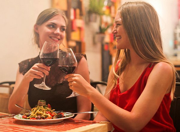 Im cloud Restaurant im Bora-Flagshipstore gibt es für verliebte Gäste ein Valentinstag-Menü. - © pexels