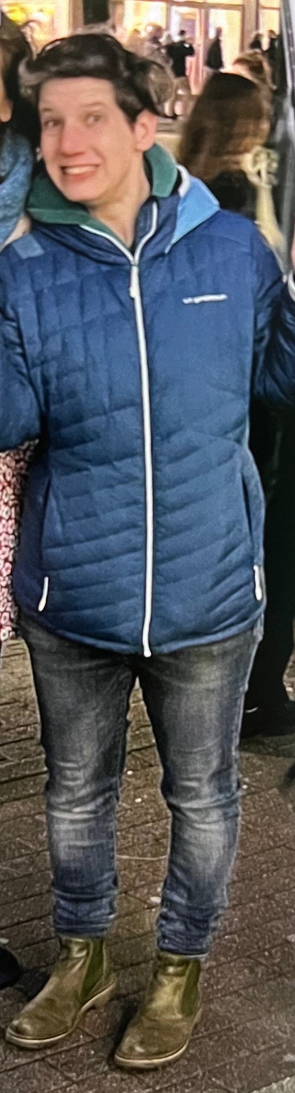 So ähnlich war Tanja Schulz bei ihrem Verschwinden gekleidet. - © PolizeiBielefeld
