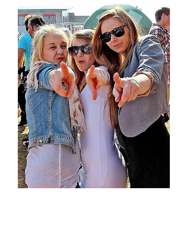 Mina Gütschke, Nathalie Wilhelms und Christin Sökefeld (v. l. ) haben nachmittags schon gute Laune. - © FOTO: SEBASTIAN BEUG