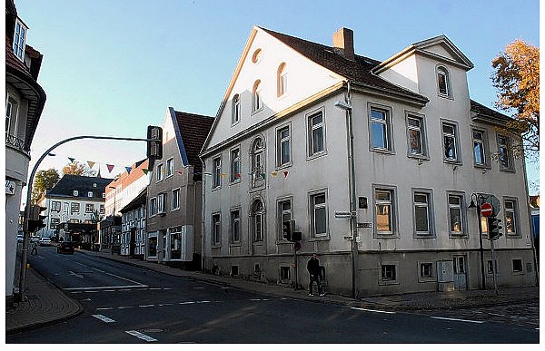 Das Gebäude der früheren Taubstummenanstalt im spätklassizistischen Stil.