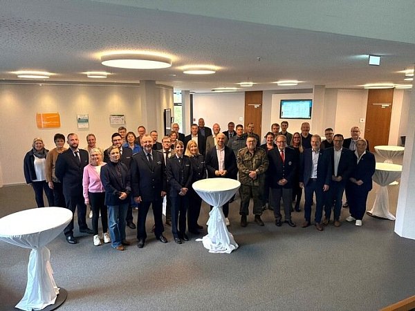 Die Teilnehmenden der Sicherheitskonferenz 2025 trafen sich in der vergangenen Woche im Kreishaus. - © Polizei Minden-Lübbecke