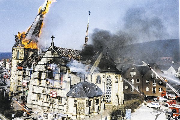 Reparaturarbeiten lösten 1990 den Brand der Bartholomäuskirche Brackwede aus. - © Frank Becker