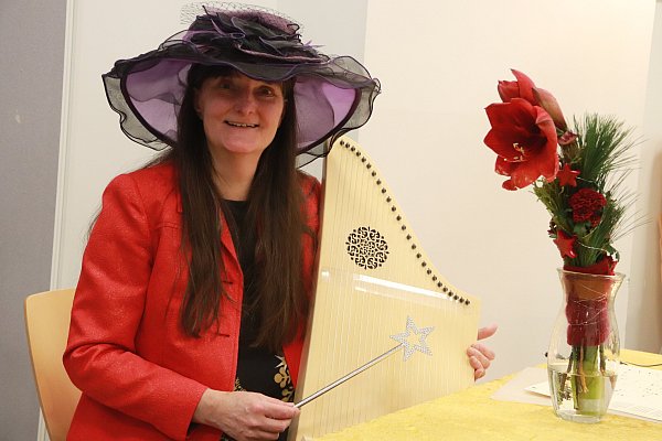 Märchenerzählerin Ricarda Koch erzählt Geschichten von Selma Lagerlöf, die unter anderem Nils Holgersson geschreiben hat. - © Knut Dinter