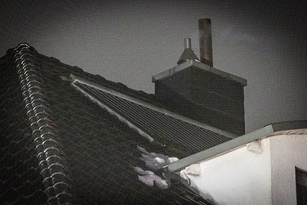 Der Kamin des Hauses qualmte verdächtig. - © Mike-Dennis Müller
