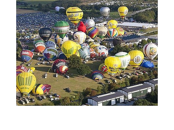 Heißluftballon-Spektakel lockt bis zu 200.000 Besucher nach Warstein. - © MIT GEWINNSPIEL