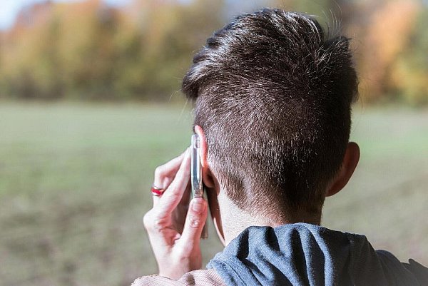 Bei einem Telefongespräch in die Abofalle getappt: Betrüger versuchen es immer wieder über Anrufe. - © Pixabay
