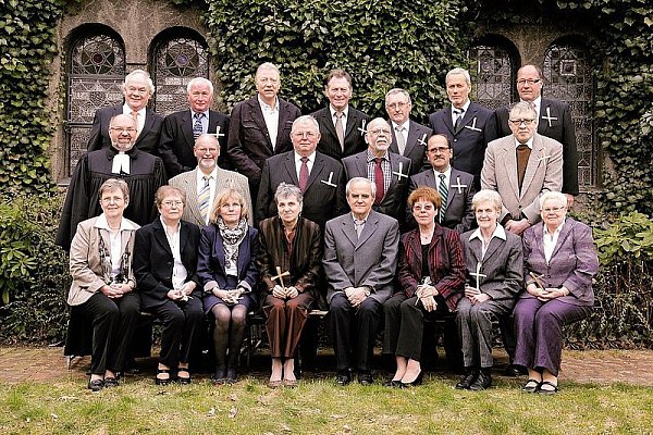 Anlässlich ihrer goldenen Konfirmation kamen diese Jubilare zusammen. - © FOTO: NW