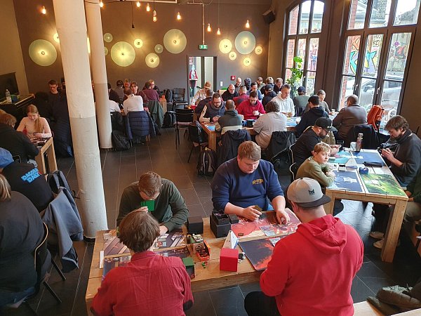 Knapp 70 Spieler kamen zu einem "Star Wars Unlimited Turnier" in der Weberei zusammen. Davon gibt es nur zwölf in ganz Deutschland. - © Olaf Kieser