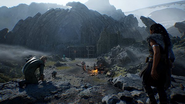 Es gibt keine Möglichkeit, das Monster im Tal zu umgehen – wir müssen uns dem Kampf stellen. Wer gut ausweichen kann, muss unter Umständen trotzdem schnell das Zeitliche segnen. - © Myrkur Games