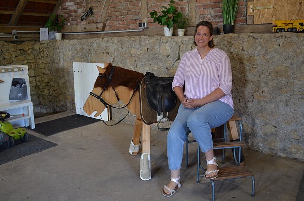 Als Erlebnispädagogin kann man bei Ina Hartmann nicht nur ihre Räumlichkeiten auf dem Hof in Brakel-Hampenhausen, sondern auch ihr Programm buchen. - © Nicole Fischer