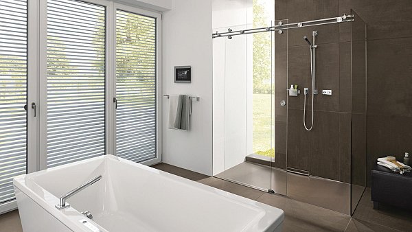 Platzsparend und elegant: Die Duschtrennwand mit Schiebetür von Menke. - © Menke Glas GmbH