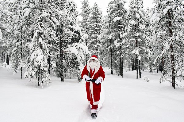 Roter Anzug und weißer Rauschebart: Einiges am Aussehen des Weihnachtsmanns ist an das Erscheinungsbild von Sankt Nikolaus angelehnt. Schnee wird Nikolaus von Myra aber wahrscheinlich nie in seinem Leben gesehen haben. - © Symbolbild: pixabay