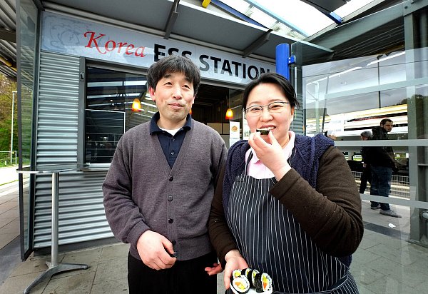 Korea im Stadtbild: Einen realen koreanischen Akzent setzt heutzutage der Imbiss von Sung-Hwan Kim und Sung-Hee Yen nahe der Uni. Eine Rarität. - © Andreas Frücht