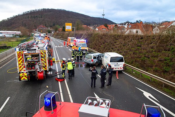 Auch die Feuerwehr war mit einem Großaufgebot vor Ort. Foto: - © Michael Horst/Feuerwehr Porta