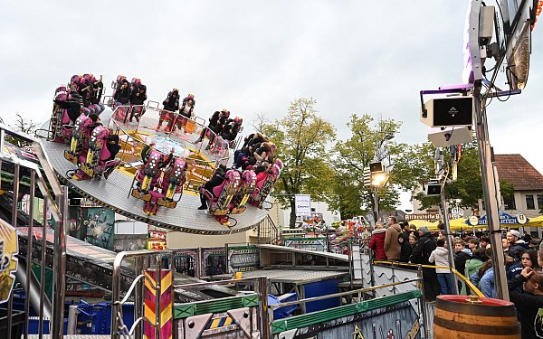 Das Fahrgeschäft Mr. Gravity von Frank Oberschelp auf dem Kirchplatz erfreute sich auf der Herbstkirmes in Wiedenbrück im vergangenen Jahr großer Beliebtheit. - © Waltraud Leskovsek