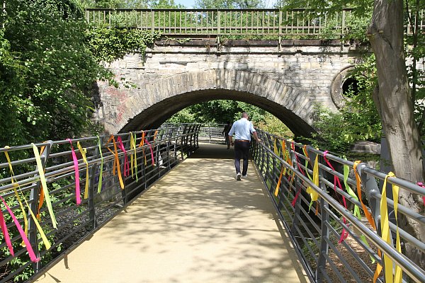 Die neue Brücke hat 720.000 Euro gekostet. - © Johannes Büttner